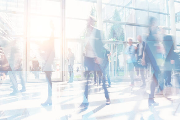 Flexibilität ist die neue Währung für CFOs: Hybride Modelle sparen Kosten, steigern Produktivität und senken CO₂-Emissionen