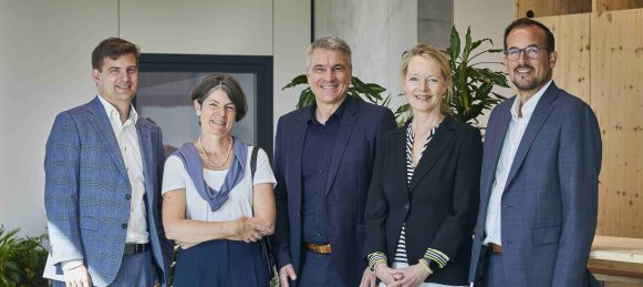 Gebäude und Kommunen klimafit machen: Landesumweltministerin Thekla Walker besucht Drees &amp; Sommer