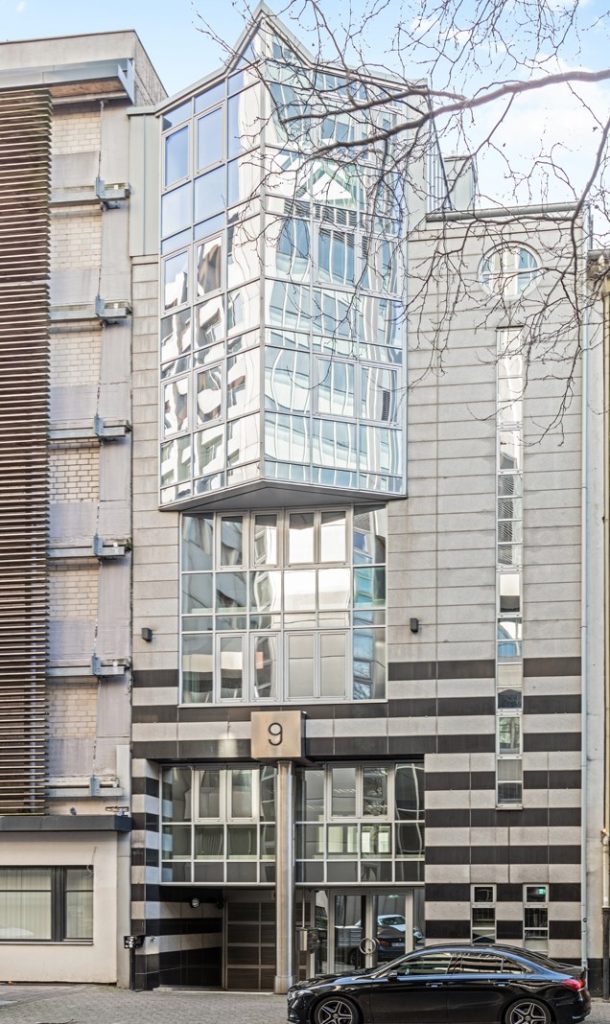 BS & K GmbH erwirbt Büroimmobilie in der Düsseldorfer Carlstadt Konii