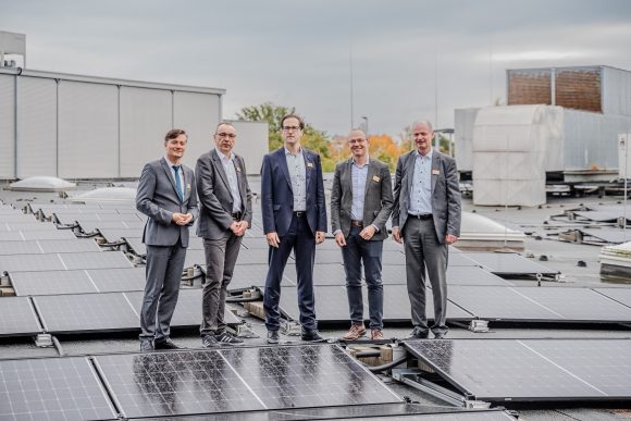 Paunsdorf Center nimmt deutschlandweit größte Photovoltaikanlage auf einem Shopping-Center-Dach in Betrieb
