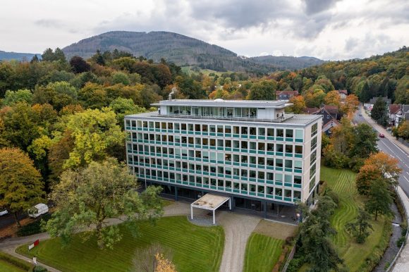 JUNiCKE erwirbt das Rammelsberghaus in Goslar