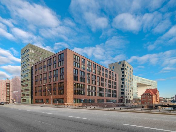 Berenberg kauft Büroimmobilie in der Hamburger HafenCity