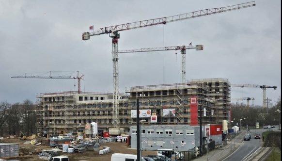 Klimafreundlich in die Zukunft: BOB.Hannover feiert Richtfest