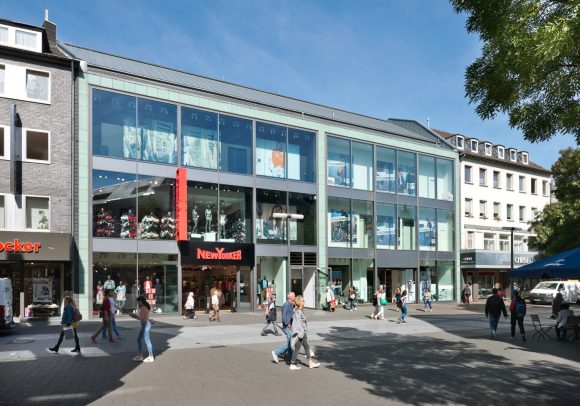 VALUES vermietet 2.300 m² an Drogerie Müller in Aachen