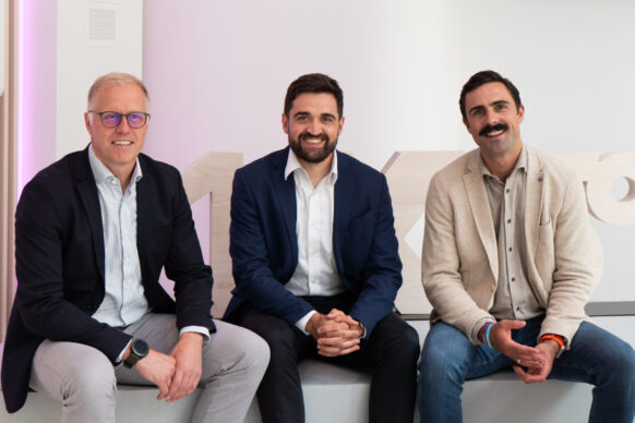 Ampeers Energy kooperiert mit 1KOMMA5°: Photovoltaik schneller und günstiger auf die Dächer von Mehrfamilienhäusern
