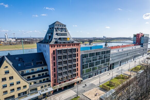 Pamera kauft Ensemble Silo 23 und ECR im Kölner Rheinauhafen von Branicks