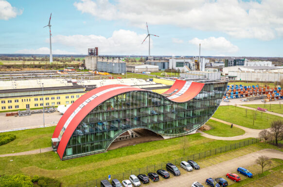Magdeburg: SIKOSA mietet über Aengevelt 3.570 m² Bürofläche in der “Sinuskurve“  