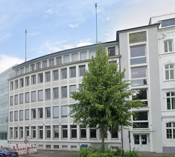 Bollinger + Fehlig Architekten baut 50er-Jahre-Gebäude an der Hamburger Alster in St. Georg in modernes Bürogebäude um