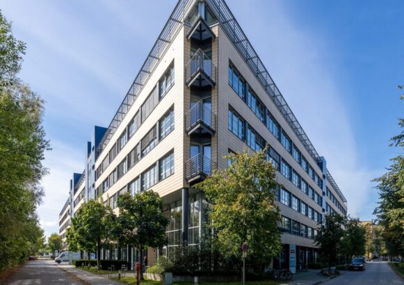 Real I.S. vermietet rund 1.650 m² im Münchener „Leitwerk“ ans Deutsche Rote Kreuz