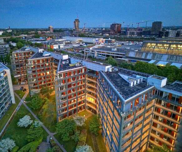 ABG Real Estate Group verlängert Mietverträge über 5.500 m² in Hamburger Büroimmobilie 34HAMMERBROOK