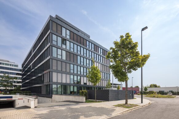 HIH Invest erwirbt Büroneubau TONIQ1 in Düsseldorf von LANGEN Immobiliengruppe