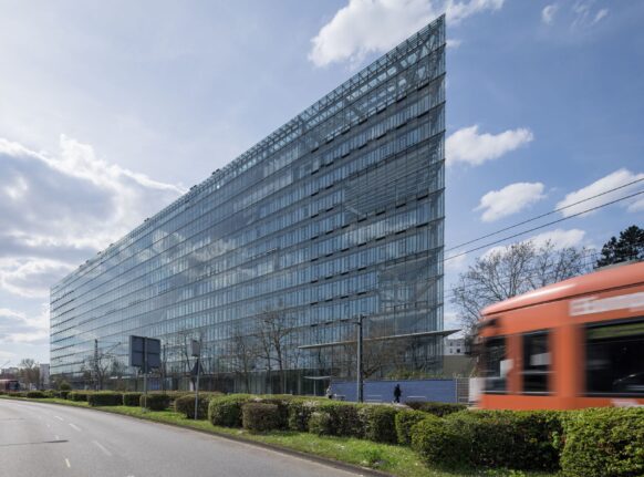 Patron Capital und Sonar holen Compass Group in revitalisiertes PRISMA in Frankfurt