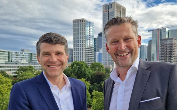 Staffelstabübergabe in der Art-Invest Real Estate Niederlassung Frankfurt: Roland Stöcklin übernimmt die Leitung von Stephen von der Brüggen