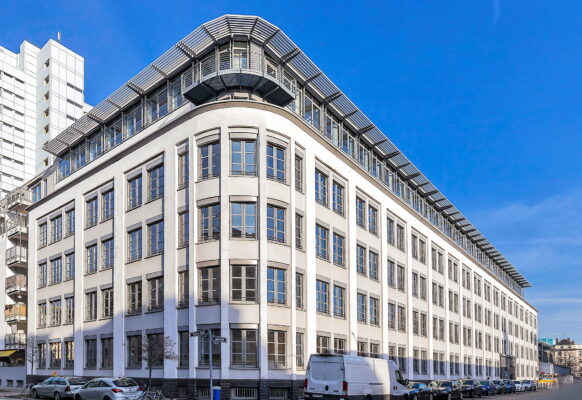 PGIM kauft Frankfurter Büroimmobilie für deutsche Micro-Living-Strategie