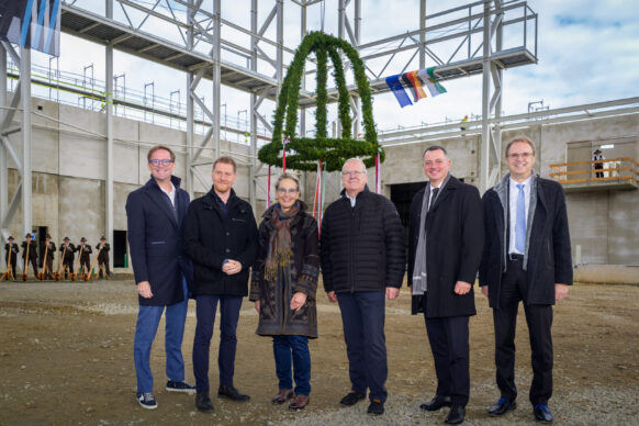 Goldbeck und die Technische Universität Dresden feiern Richtfest für das Smart Mobility Lab in Hoyerswerda