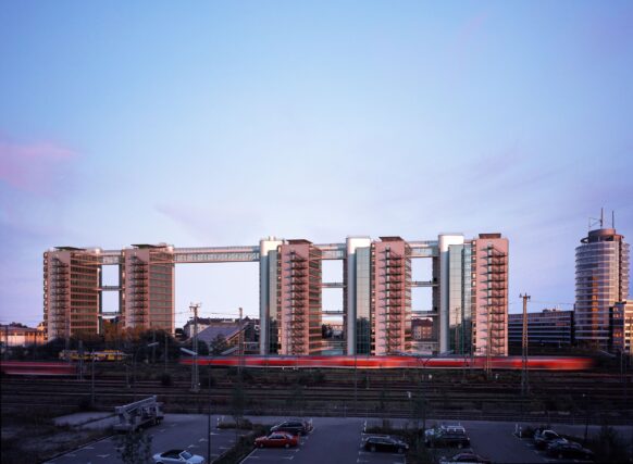 Wealthcap erreicht Meilenstein für Neupositionierung der Ten Towers: Leonardo Hotels unterzeichnet Pachtvertrag für Doppelturm