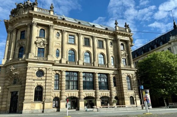 Peakside erwirbt das Altstadt Palais „Alte Börse“ in München