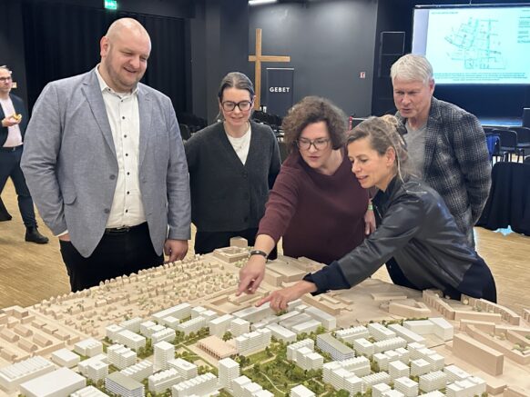 Siegerentwurf für Projekt „27 ha Möglichkeiten“ vorgestellt – Baustadträtin Camilla Schuler lobt Vorbildcharakter für weitere Projekte