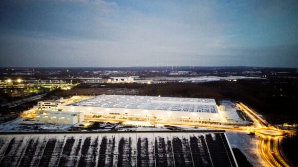 Schlüsselübergabe für den neuen Omni-Channel-Hub von Thalia in Marl