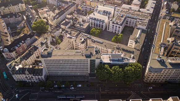 Frankfurt-Bockenheim: Aengevelt vermittelt VHS neuen Standort im ALVEARIUM
