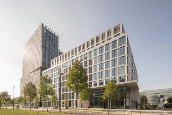 pbb und HanseMerkur Grundvermögen finanzieren Büroneubau in Holz-Hybrid-Bauweise mit Green Loan über insgesamt 89 Millionen Euro in Frankfurt