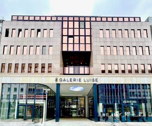MOMENI vermietet Flagship-Gastronomieflächen in der Galerie Luise an VINCE