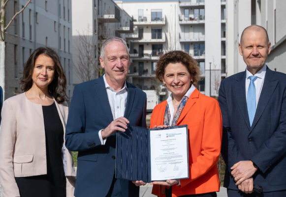 NHW und EIB schließen Rahmenvertrag über 465 Millionen Euro für bezahlbaren und nachhaltigen Wohnraum in Hessen