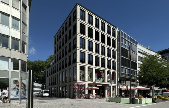 Düsseldorf: Aengevelt vermittelt Immobilie auf der Schadowstraße an Kronospan