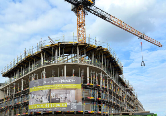 Richtfest für die Augsburg Offices LOFTS: brixx Projektentwicklung feiert dritten Baubschnitt in Augsburg-Göggingen
