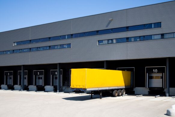 Energiepreisschock trifft Industrie- und Logistikmärkte
