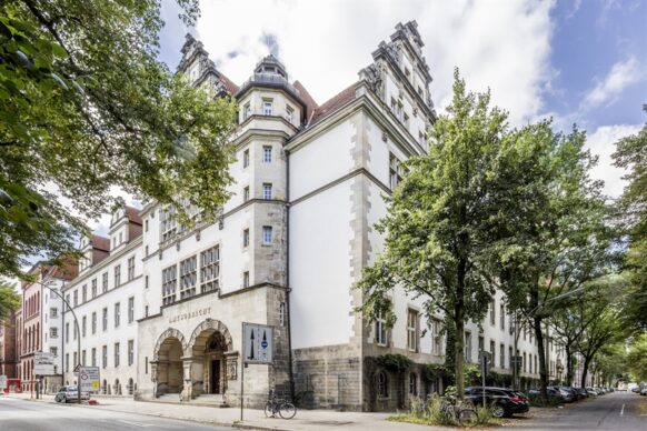 Hemsö erwirbt Amtsgericht Hamburg-Altona