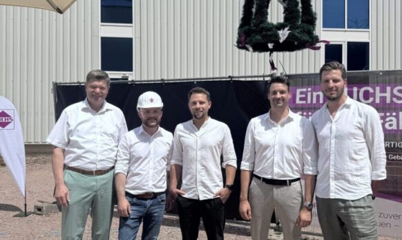 AVENTOS feiert Richtfest für Neubau mit 3.700 m² Logistik- und Light-Industrial-Fläche in Neutraubling