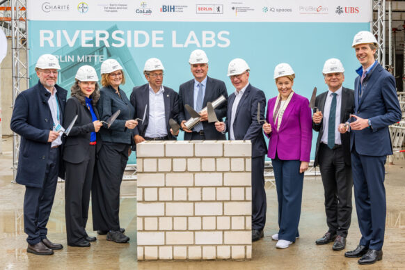 Riverside Labs Berlin-Mitte: Europäisches Life-Science-Leuchtturmprojekt erreicht Grundsteinlegung nur 15 Monate nach Bauantrag