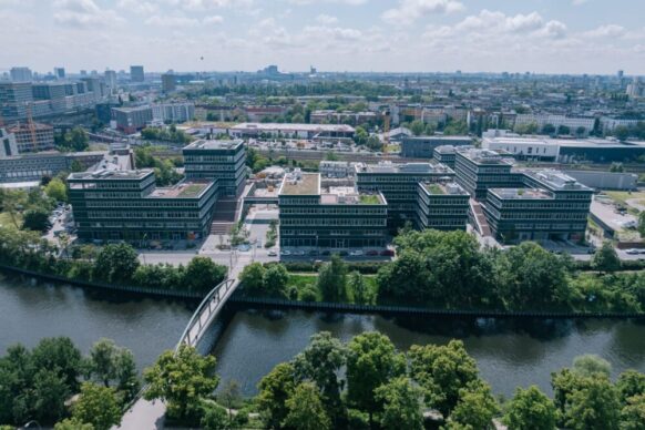 Innovationscampus BERLIN DECKS in Berlin-Mitte: Vollvermietung der Gebäude 1 und 2 mit Planet Labs