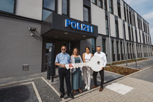 Neue Polizeiwache für Frechen fertiggestellt – OSMAB übergibt Schlüssel an die Polizei