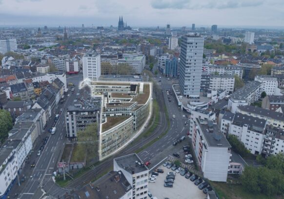 Mitten in Köln: MEININGER Hotel am Barbarossaplatz ab 2029
