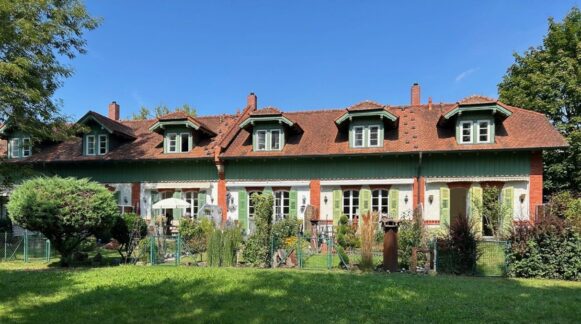 Historische Tiny Houses aus der Jahrhundertwende: Rohrer Immobilien vermittelt 18 denkmalgeschützte Reihenhäuser in Ingolstadt