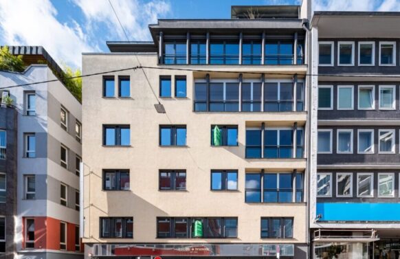 Immoraum vermittelt Büro- &amp; Geschäftshaus in Stuttgart-Mitte an Stiftung